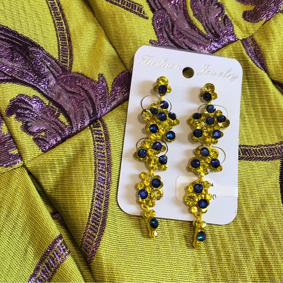 Green and purple gown - Picture 2 of 5